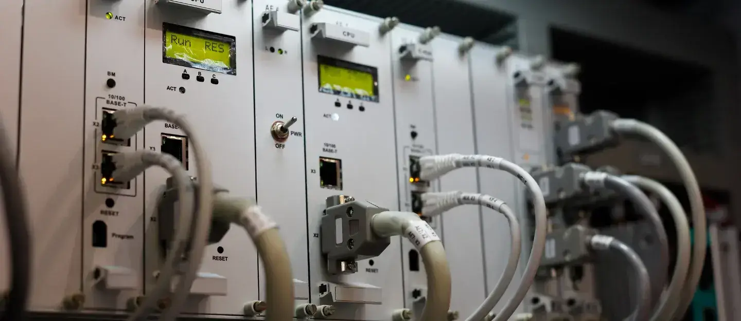 PLC Nedir? Endüstriyel Otomasyon İçin Kapsamlı Rehber